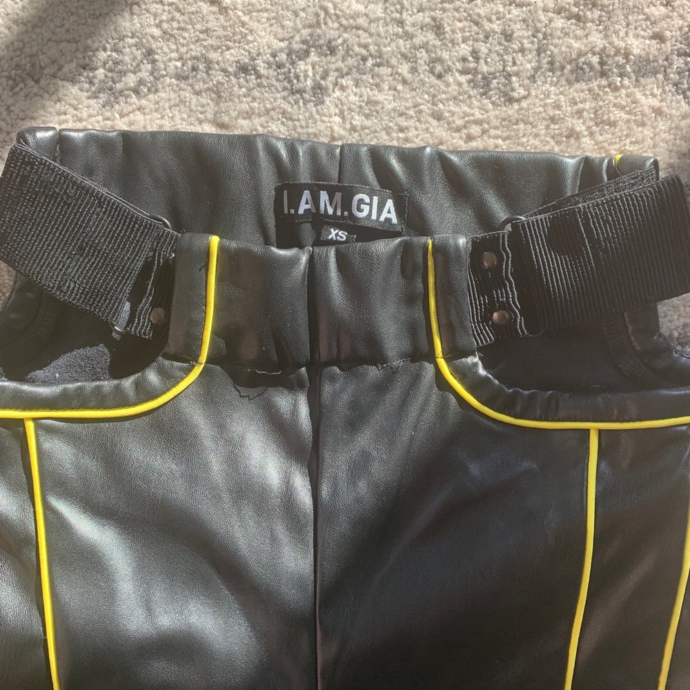 I am Gia black pants XS